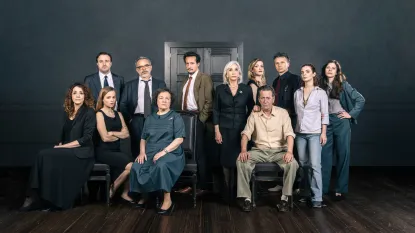 Foto di gruppo del cast dello spettacolo