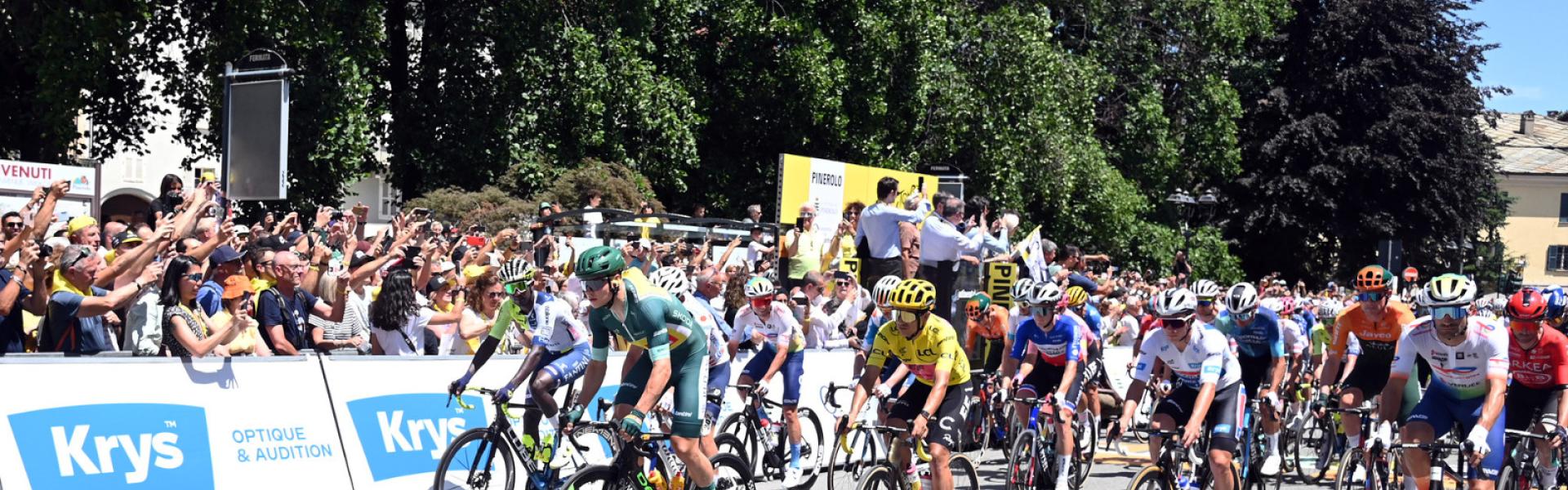 Ciclisti a Pinerolo per la tappa del Tour de France